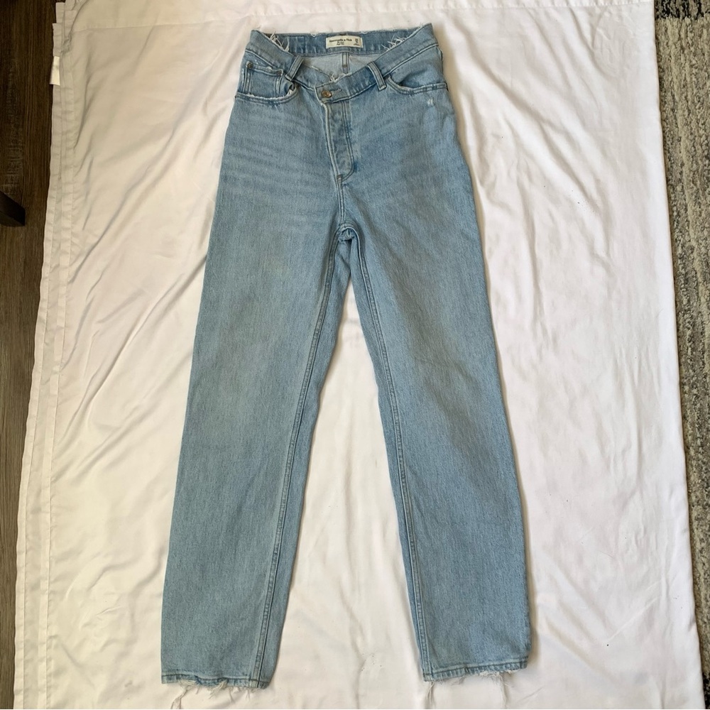 A&F The Dad High Rise Crossover Jeans - Picture 2 of 9